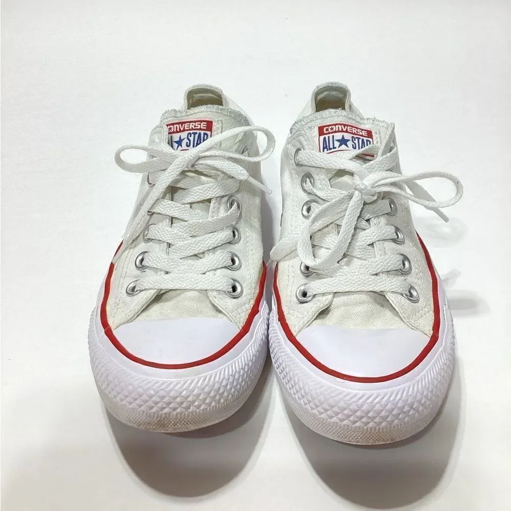 White Low Cut Chuck Taylor Converse Sneakers Size 5
